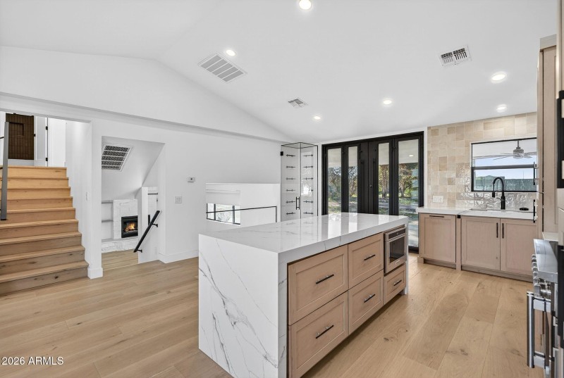 21-web-or-mls-15-E Claxton St