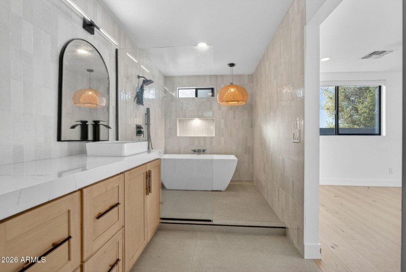 31-web-or-mls-38-E Claxton St