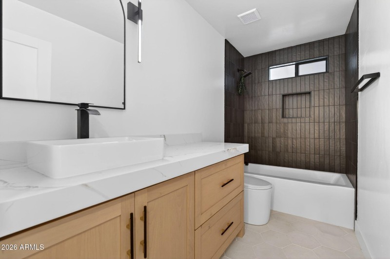 41-web-or-mls-40-E Claxton St