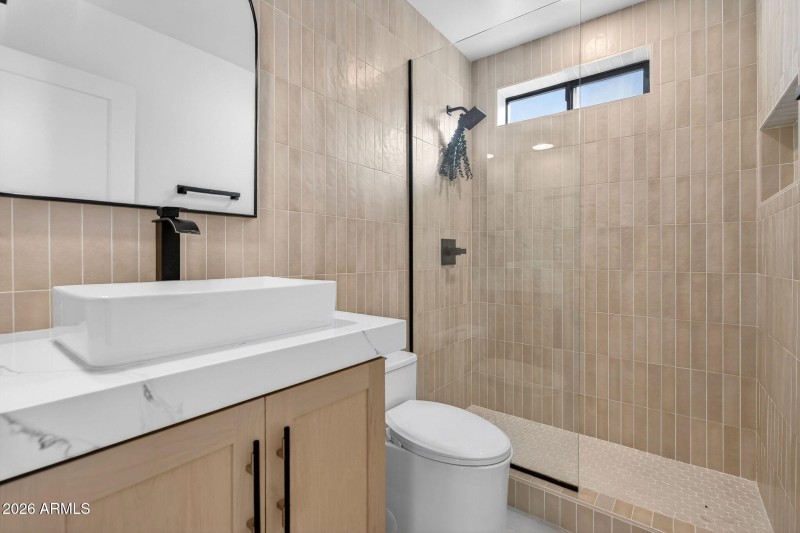 42-web-or-mls-27-E Claxton St