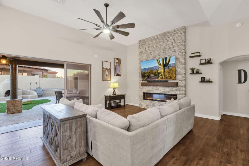 14-web-or-mls-16542-e-oxford-dr