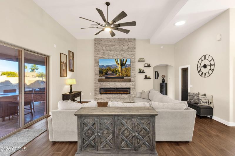 19-web-or-mls-16542-e-oxford-dr