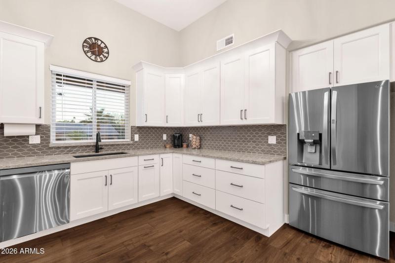 25-web-or-mls-16542-e-oxford-dr