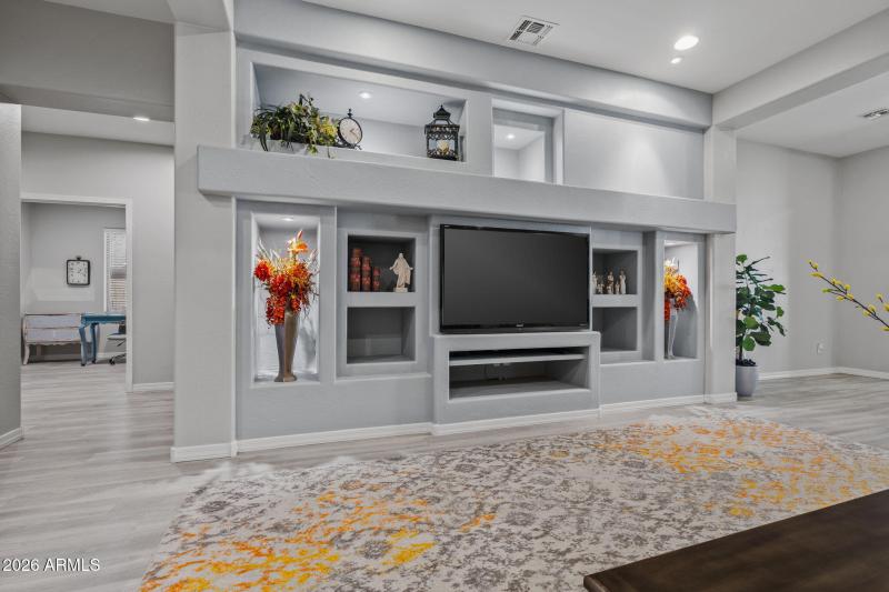 9-web-or-mls-9238 W Buckhorn Trail Revis