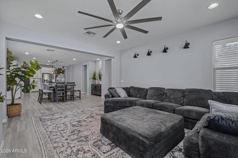 17-web-or-mls-9238 W Buckhorn Trail Revi