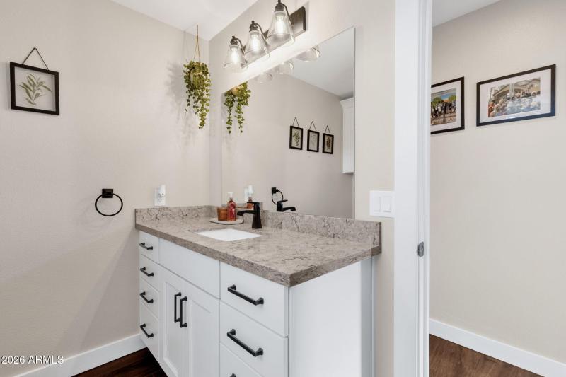 31-web-or-mls-16542-e-oxford-dr