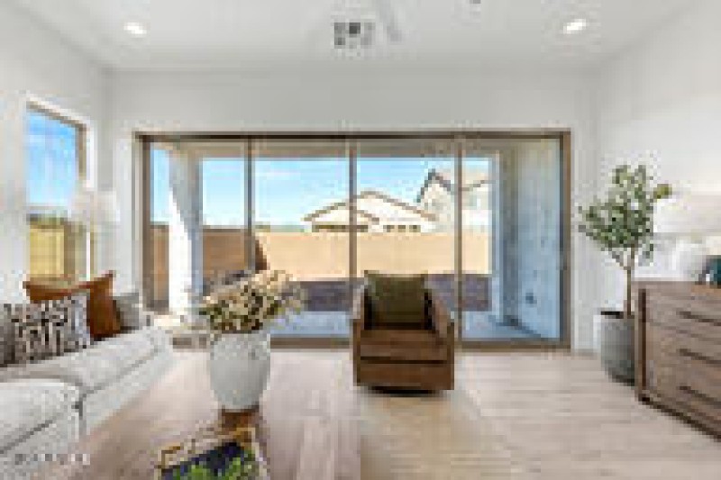 Lot 32 Wall of glass 2