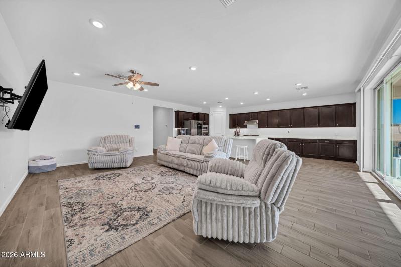 17259 W Butler Ave-9