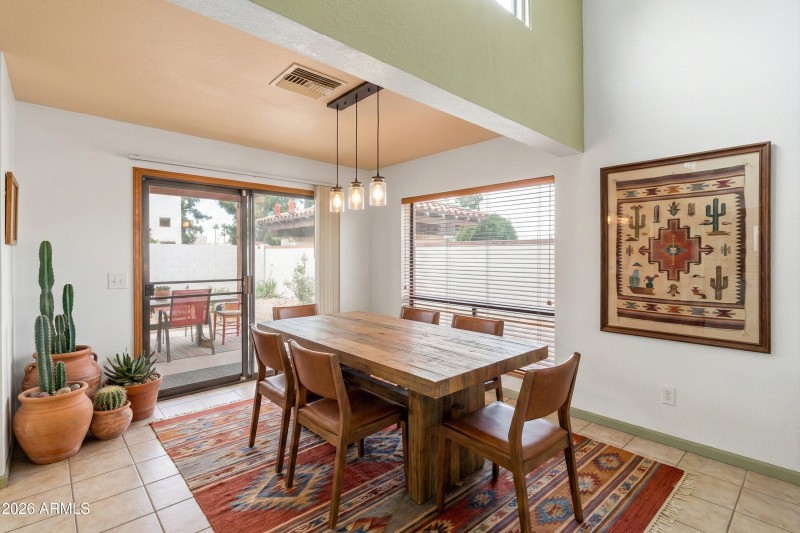 09-Virtually Staged [Dining Room]