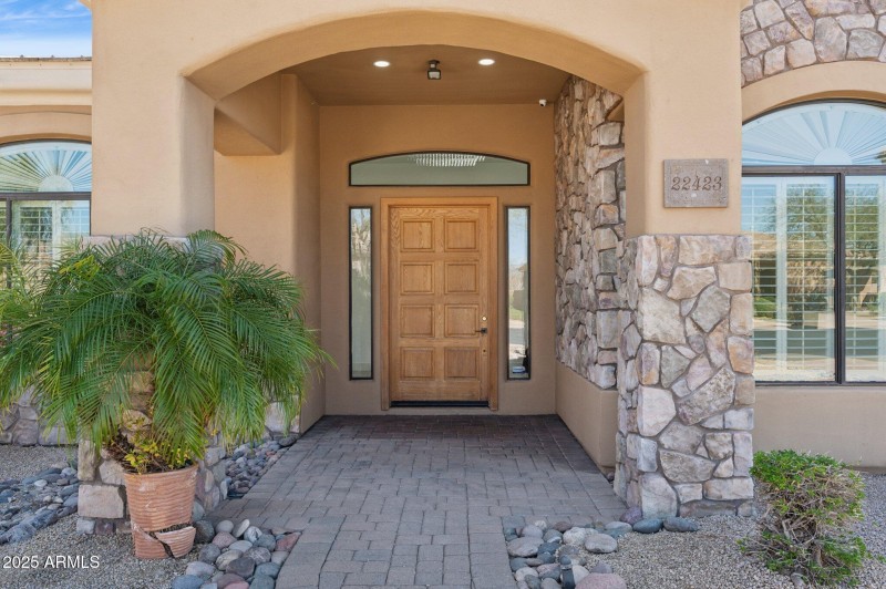 7-web-or-mls-22423-n-54th-pl