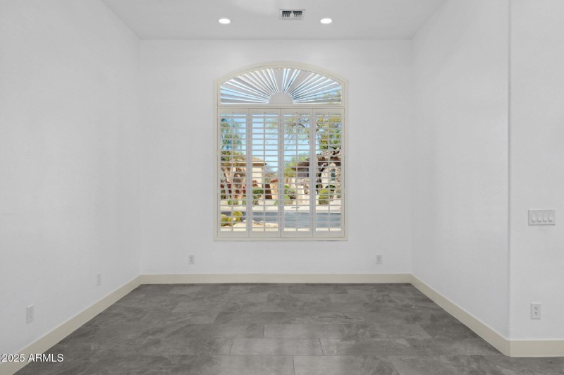 29-web-or-mls-22423-n-54th-pl