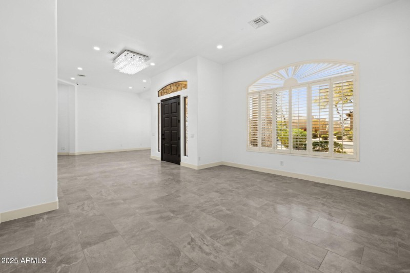 101-web-or-mls-22423-n-54th-pl