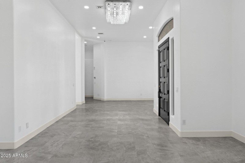 9-web-or-mls-22423-n-54th-pl