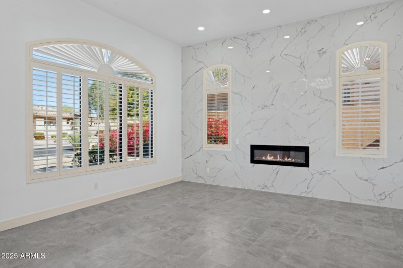 32-web-or-mls-22423-n-54th-pl