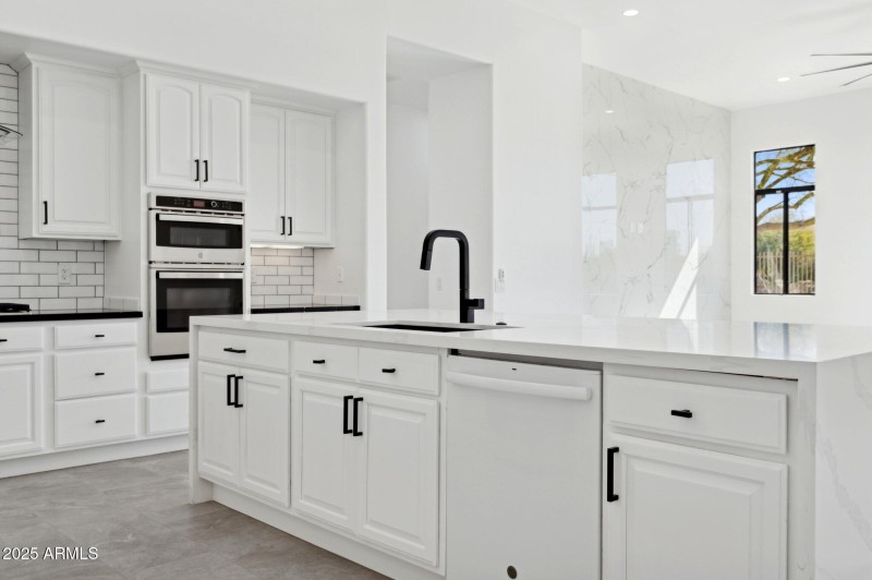 19-web-or-mls-22423-n-54th-pl