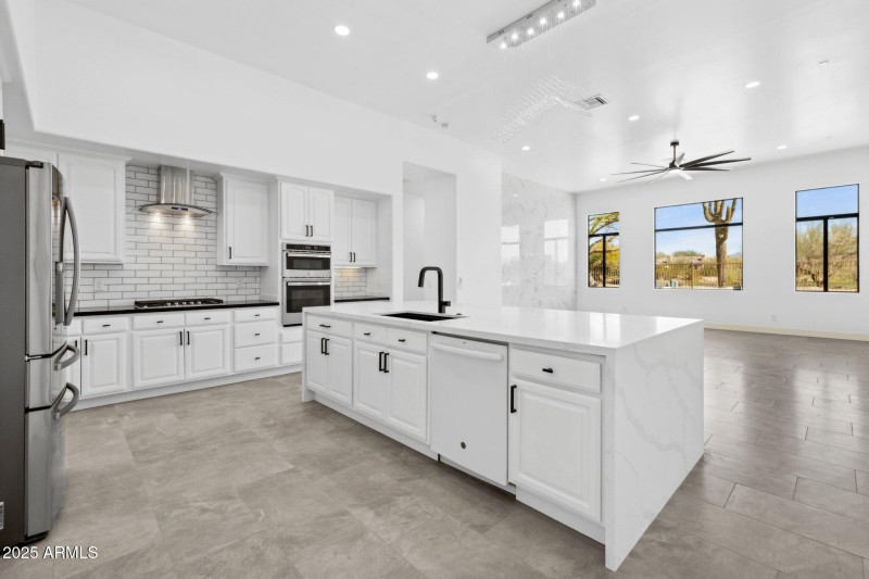 102-web-or-mls-22423-n-54th-pl