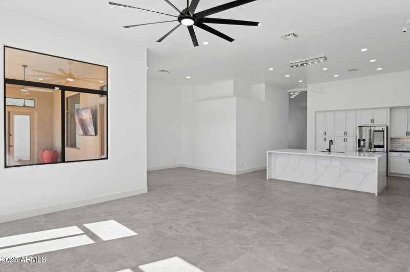 10-web-or-mls-22423-n-54th-pl