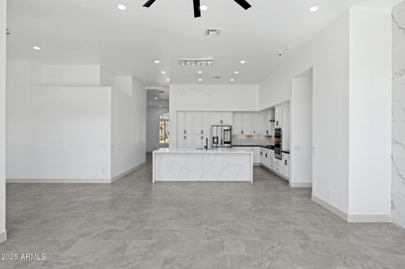 11-web-or-mls-22423-n-54th-pl