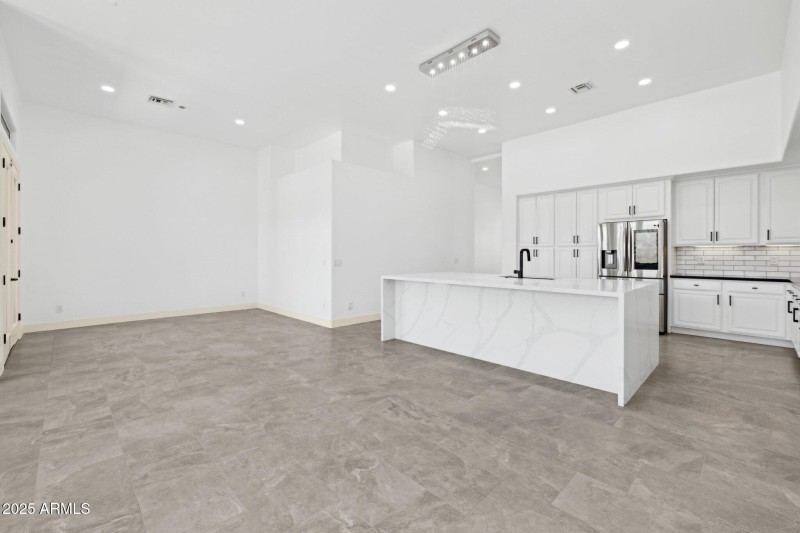 108-web-or-mls-22423-n-54th-pl