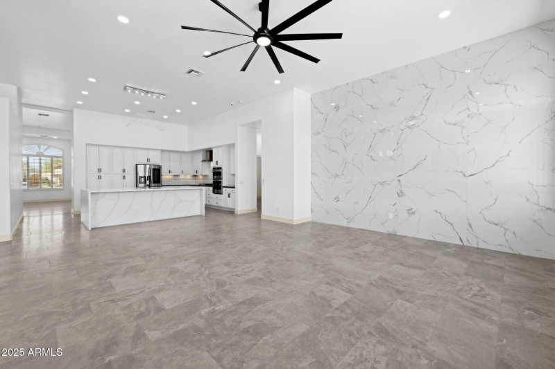 109-web-or-mls-22423-n-54th-pl