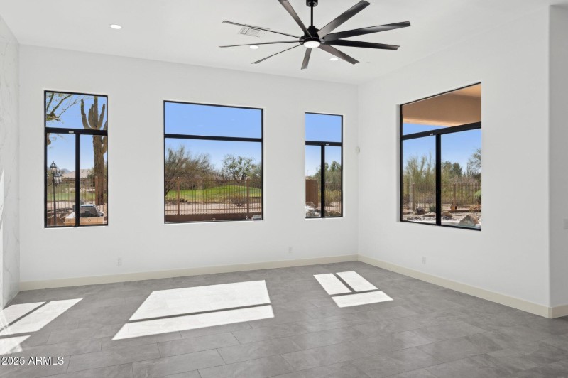 14-web-or-mls-22423-n-54th-pl