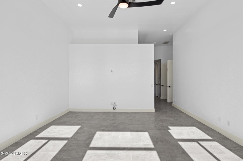 34-web-or-mls-22423-n-54th-pl