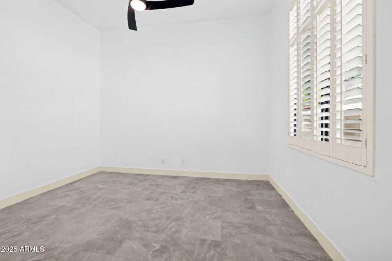 122-web-or-mls-22423-n-54th-pl