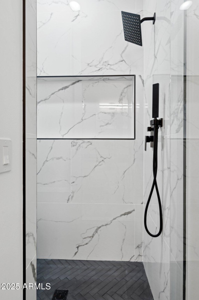 57-web-or-mls-22423-n-54th-pl