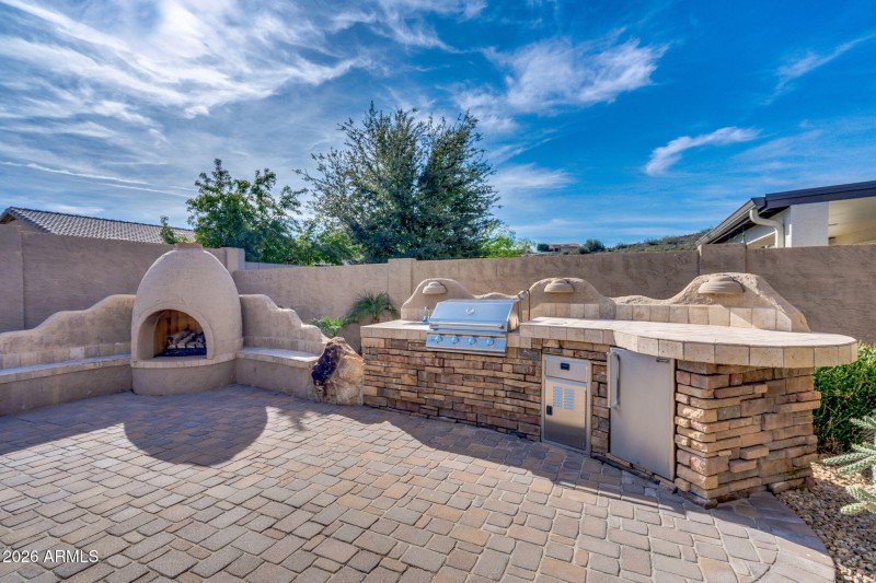 Fireplace & built in BBQ