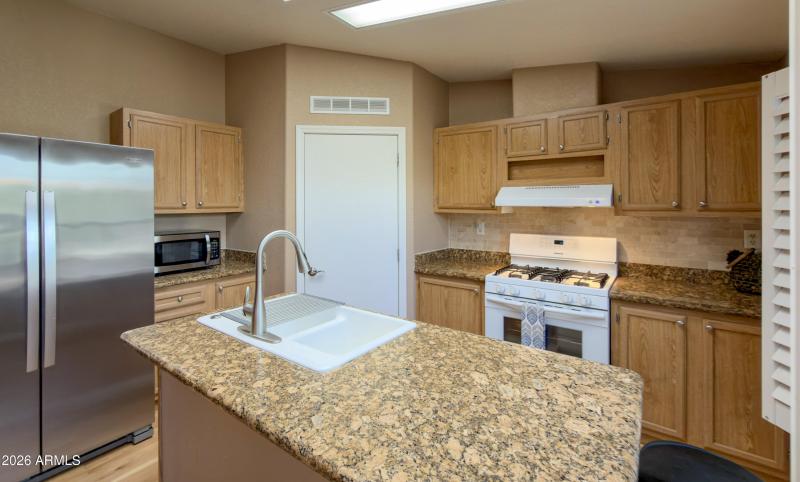 37-16101-N-El-Mirage-rd-343-kitchen-129