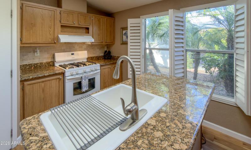 36-16101-N-El-Mirage-rd-343-kitchen-128