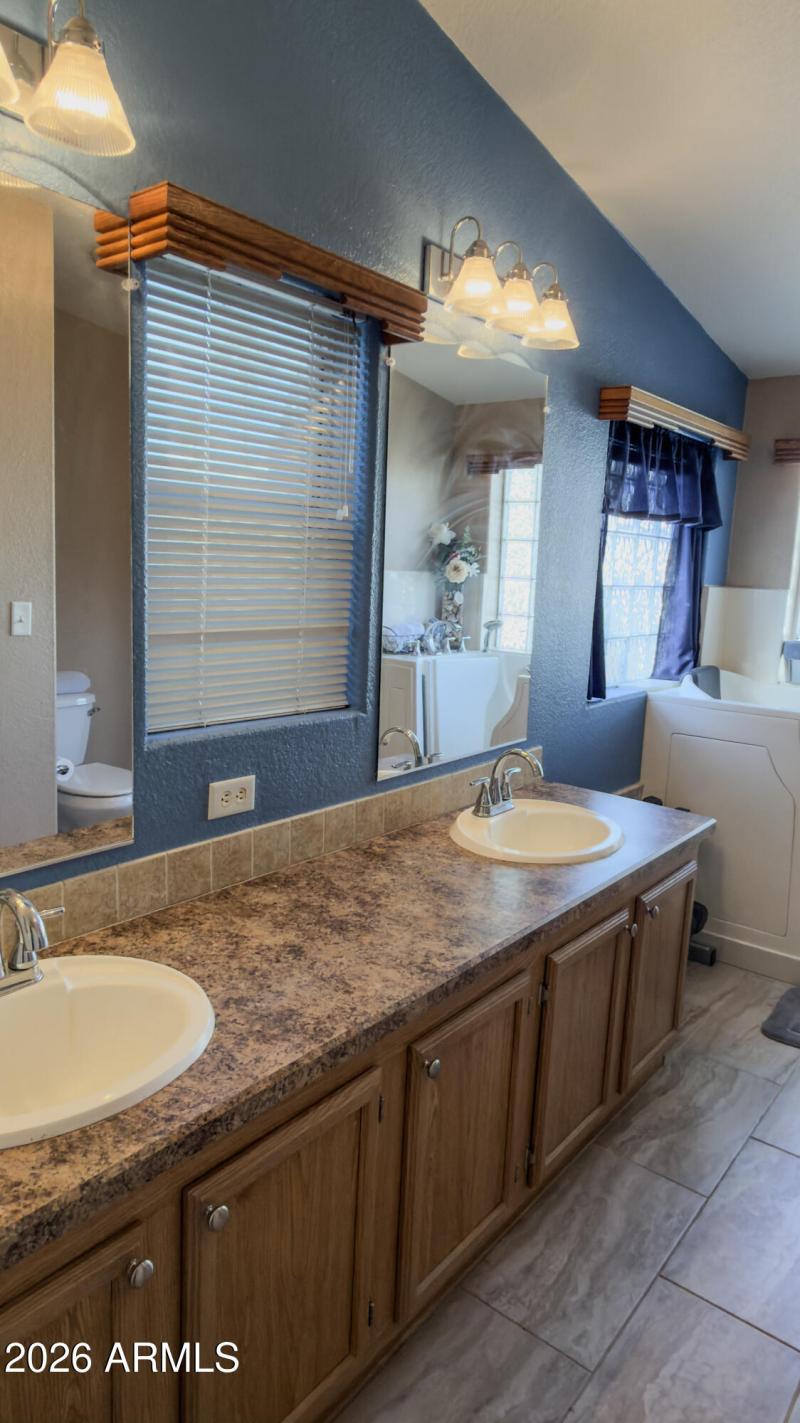 15-16101-N-El-Mirage-rd-343-bathroom-084