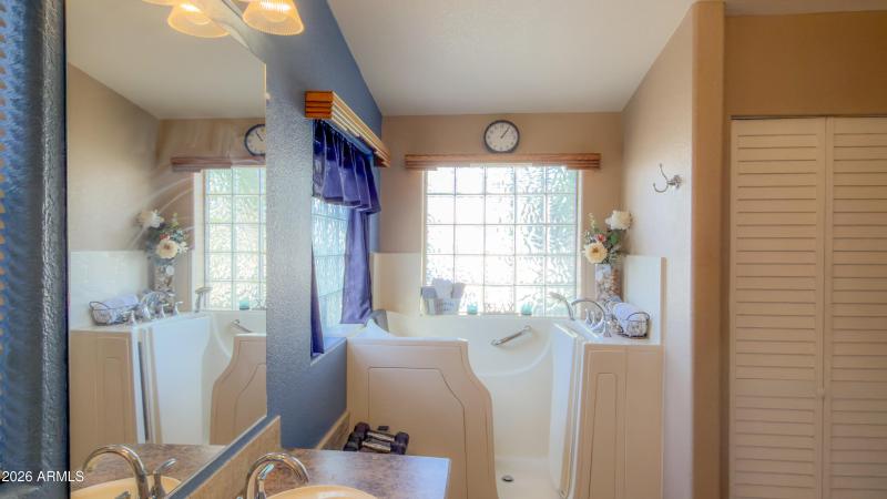 16-16101-N-El-Mirage-rd-343-bathroom-085