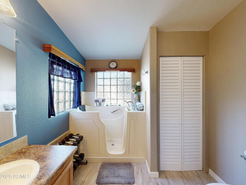 68-16101-N-El-Mirage-rd-343-bathroom-077