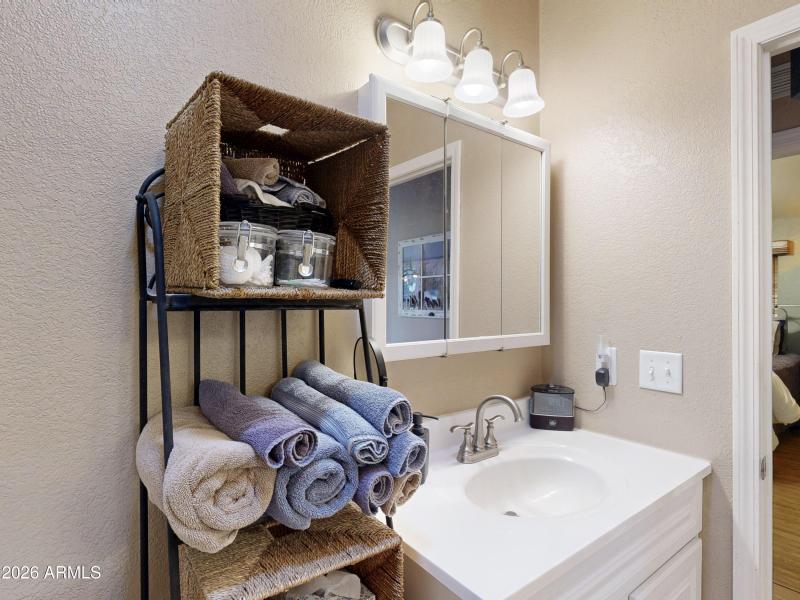 83-16101-N-El-Mirage-rd-343-bathroom-075