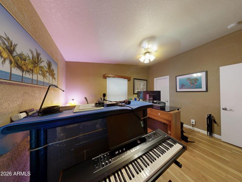 85-16101-N-El-Mirage-rd-343-office-091