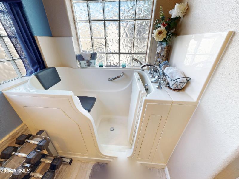 93-16101-N-El-Mirage-rd-343-bathroom-078