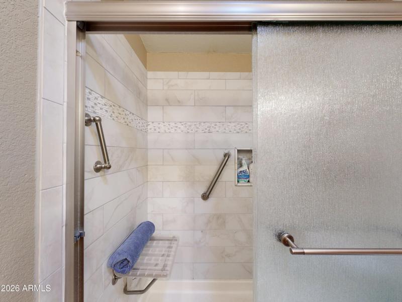 107-16101-N-El-Mirage-rd-343-bathroom-07