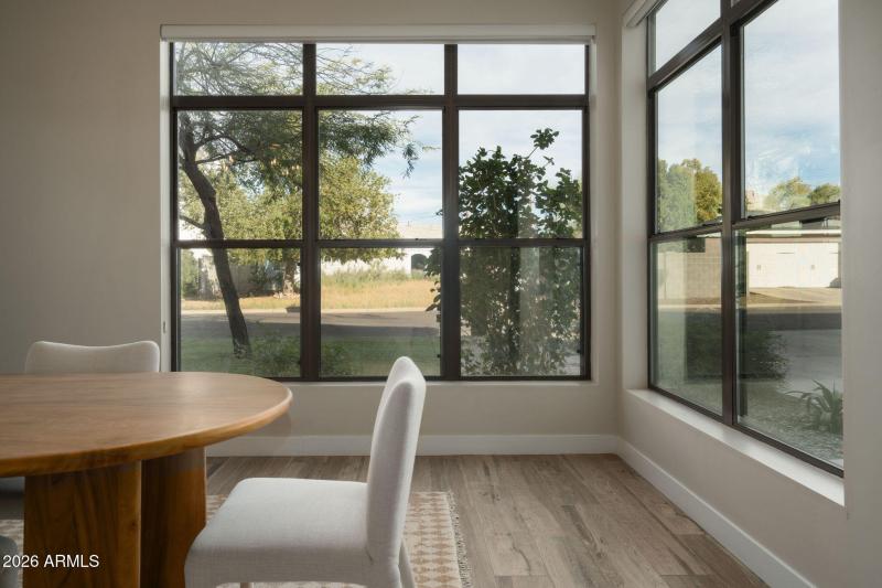 Gorgeous light in the dining room