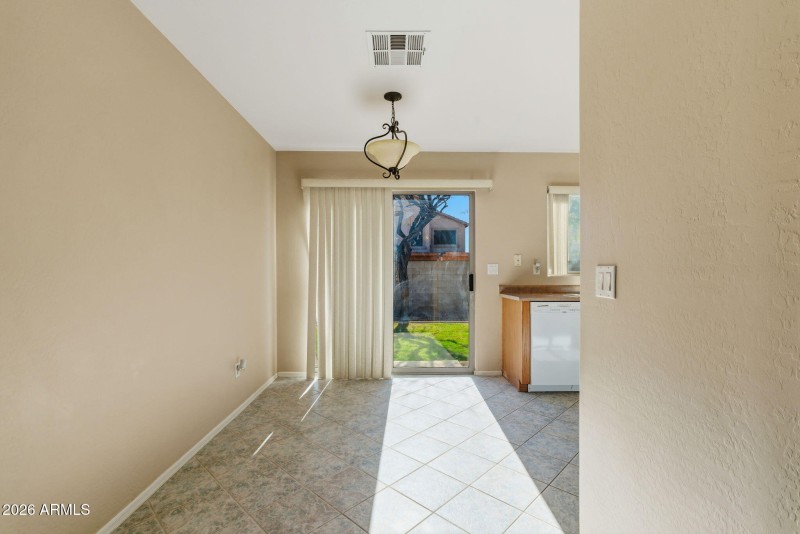 15-web-or-mls-16675 W Paradise Ln--13