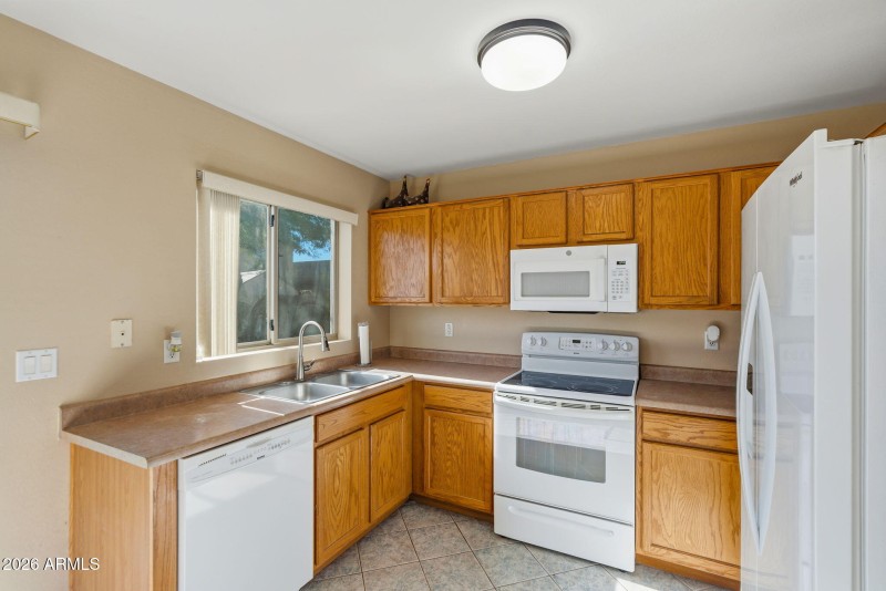 17-web-or-mls-16675 W Paradise Ln--12