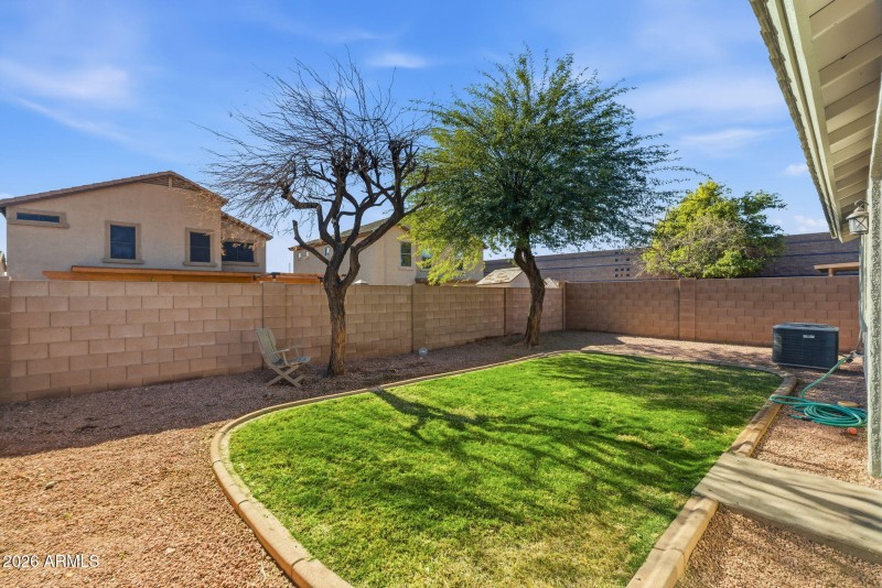 37-web-or-mls-16675 W Paradise Ln-