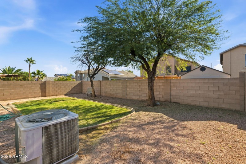 38-web-or-mls-16675 W Paradise Ln--30