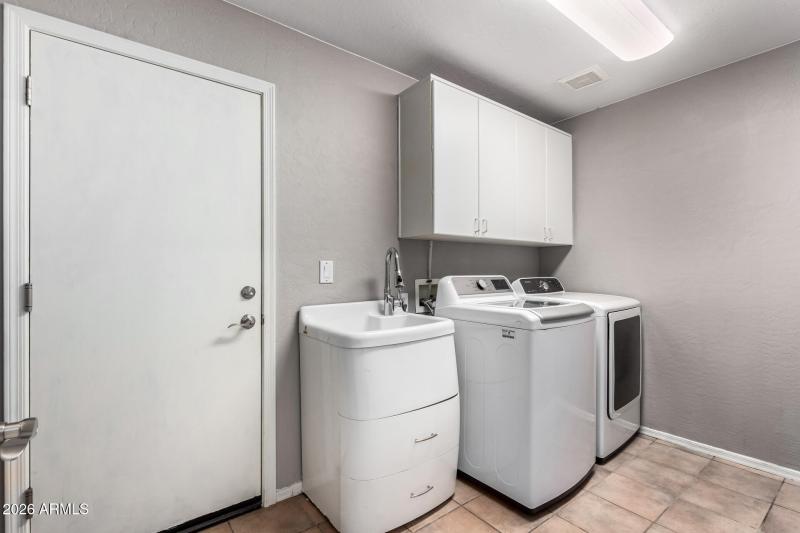 Laundrey with great sink