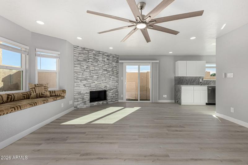 Emerald Scottsdale 10949 E Hope Dr 85259