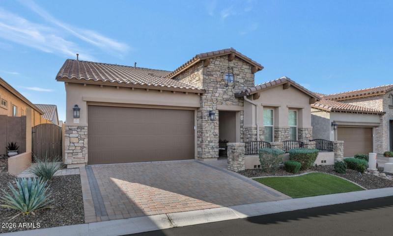 6919 E Russell St-large-002-016-6919 E R