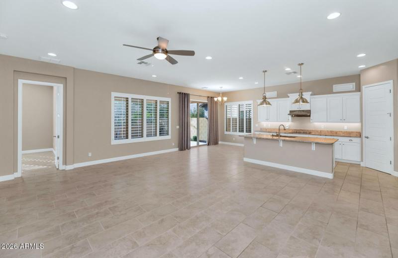 6919 E Russell St-large-006-029-6919 E R