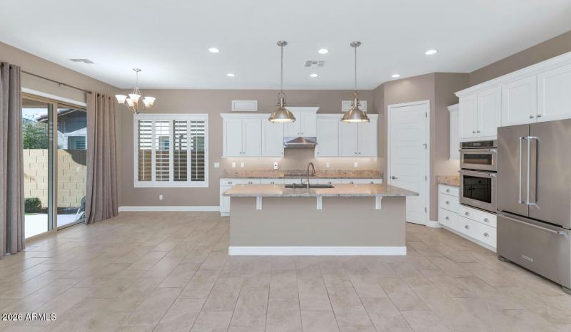 6919 E Russell St-large-010-020-6919 E R