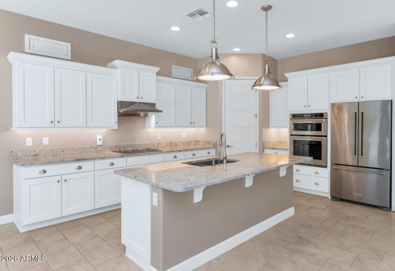 6919 E Russell St-large-011-024-6919 E R