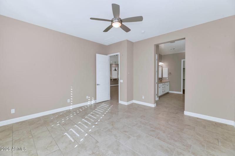 6919 E Russell St-large-015-036-6919 E R